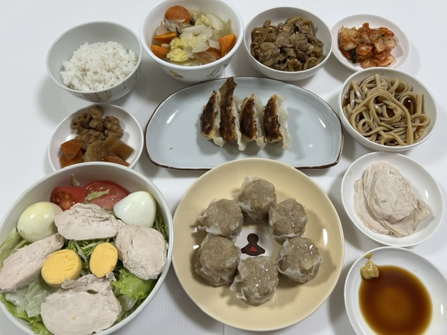 小皿に盛った料理