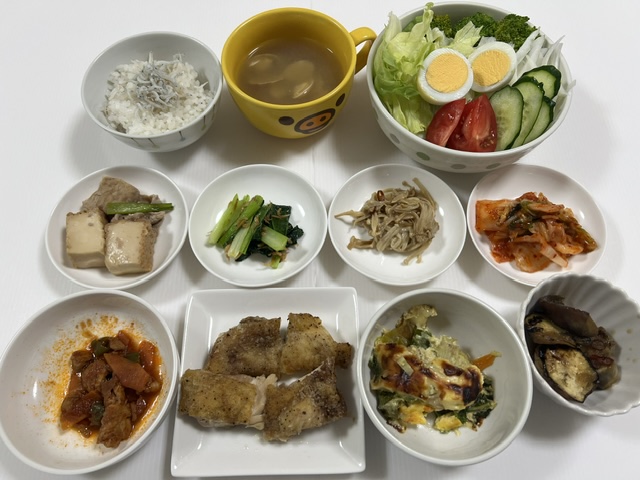 小皿に盛った料理