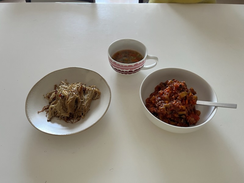 えのきのペペロンチーノ、ミネストローネ、牛ひき肉となすのトマト煮