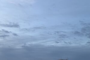 朝の曇り空