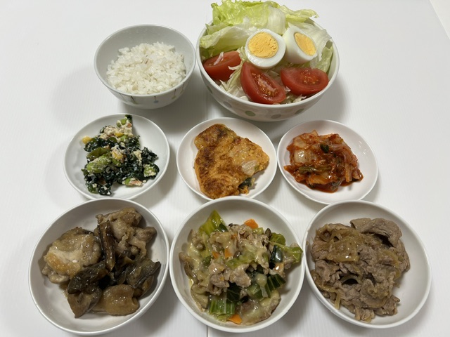 小皿に盛った料理