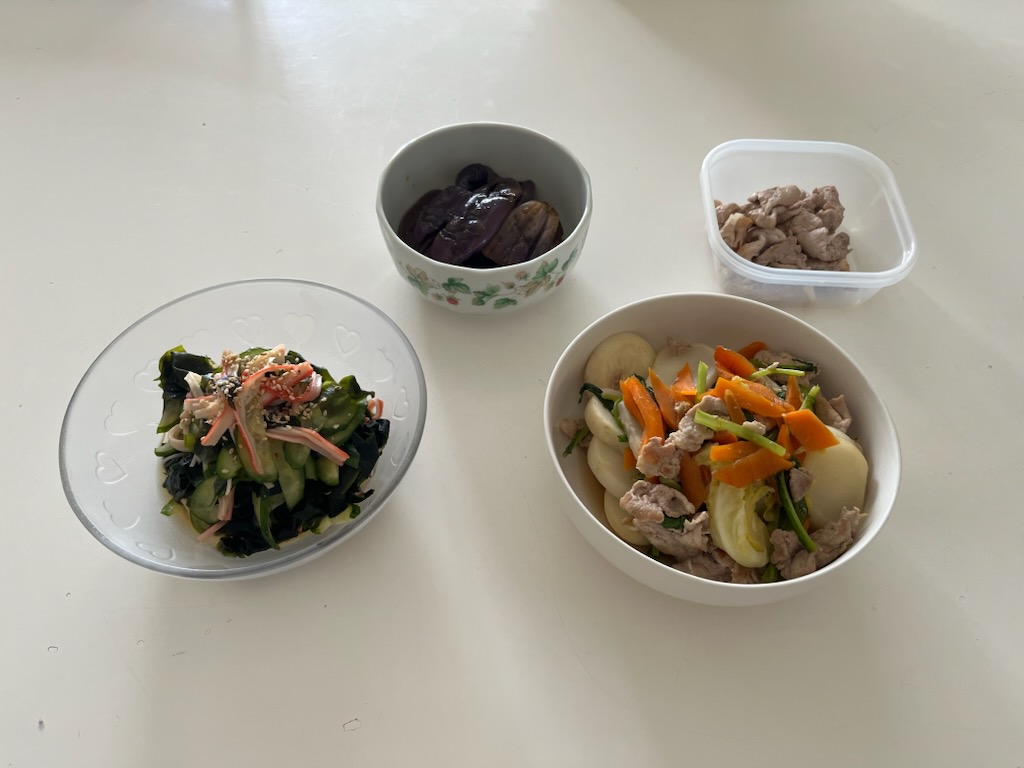 中華わかめサラダ、なすの蒲焼、豚肉とかぶの柚子胡椒煮、ゆで豚