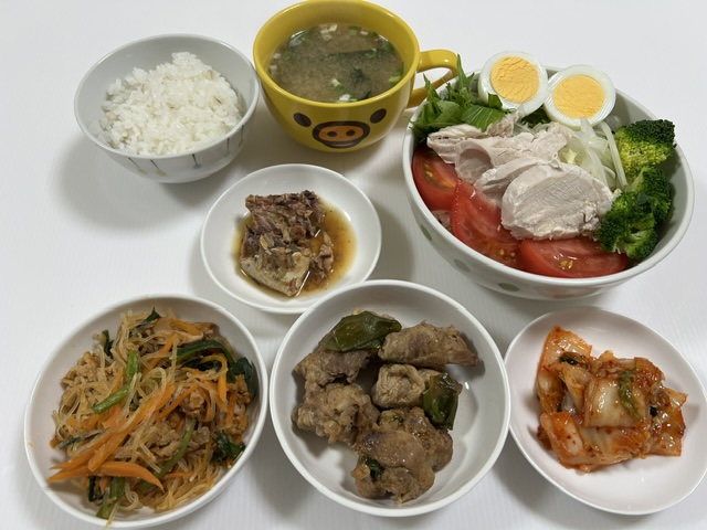 小皿に盛った料理