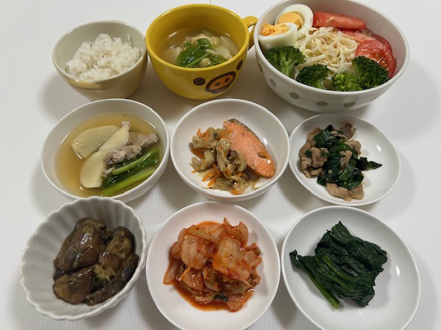 小皿に盛った料理