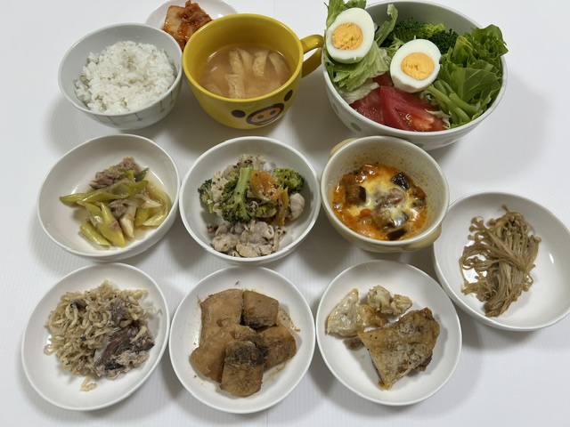 小皿に盛った料理