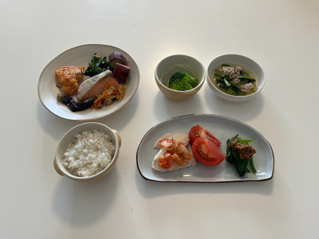 小皿に盛った料理