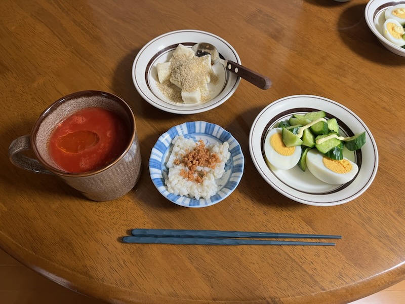 小皿に盛った料理
