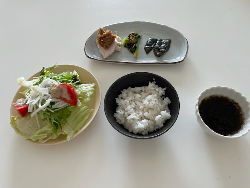 小皿に盛った料理