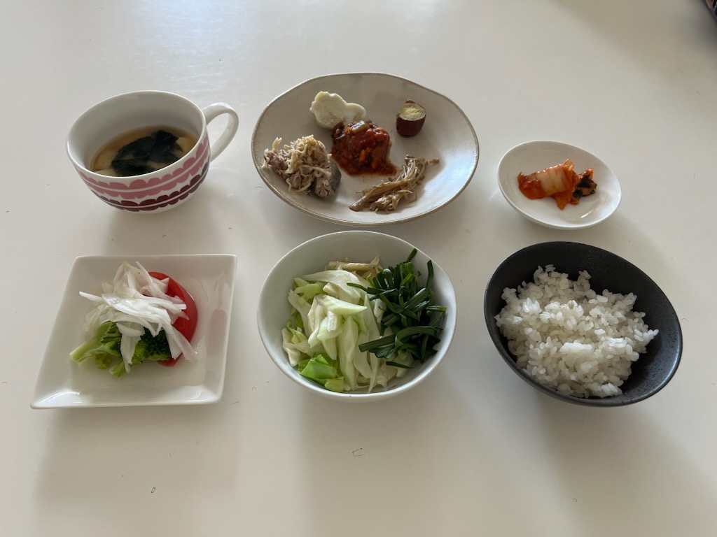 小皿に盛った料理