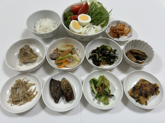 小皿に盛った料理