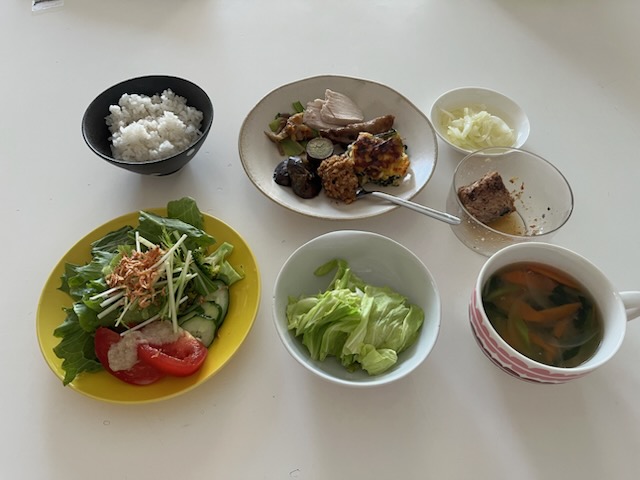 小皿に盛った料理
