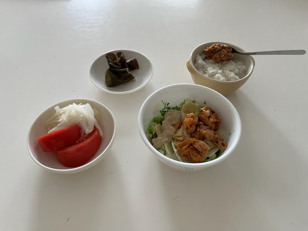 小皿に盛った料理