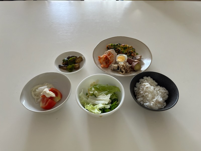 小皿に盛った料理
