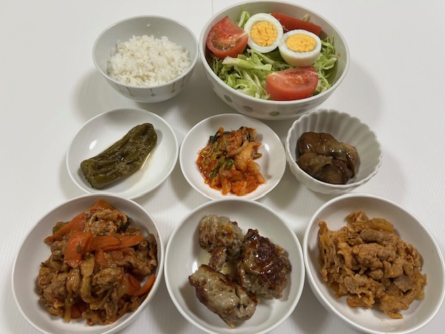 小皿に盛った料理