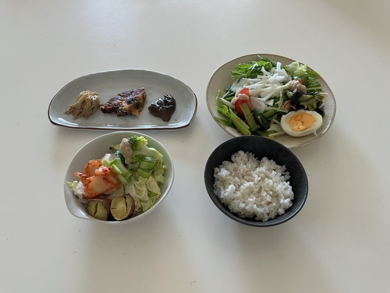 小皿に盛った料理