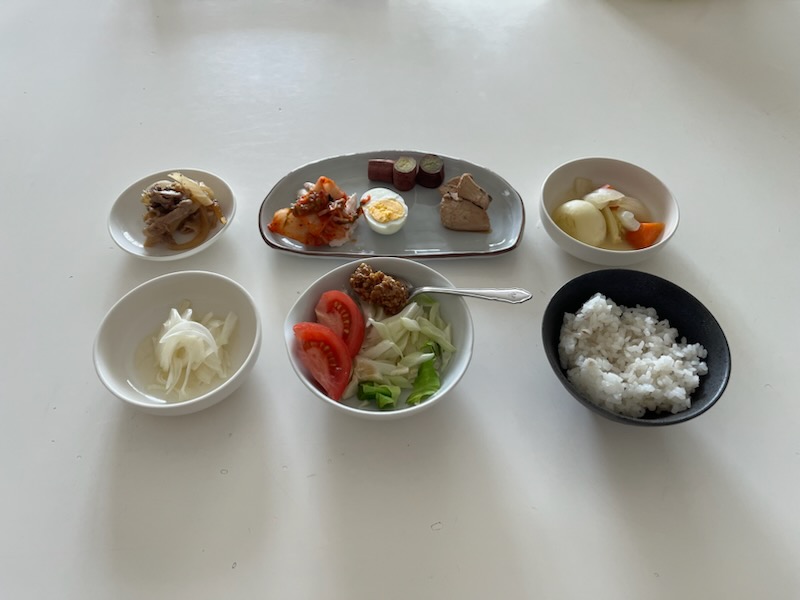 小皿に盛った料理