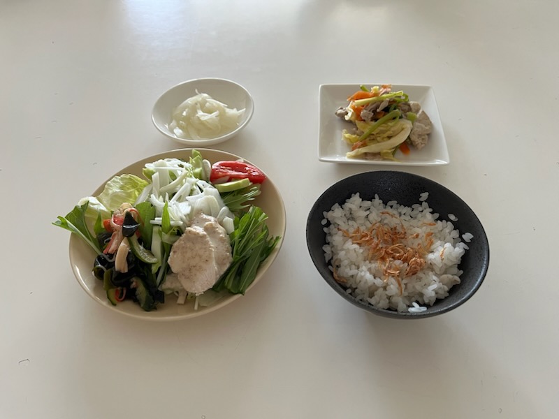 小皿に盛った料理