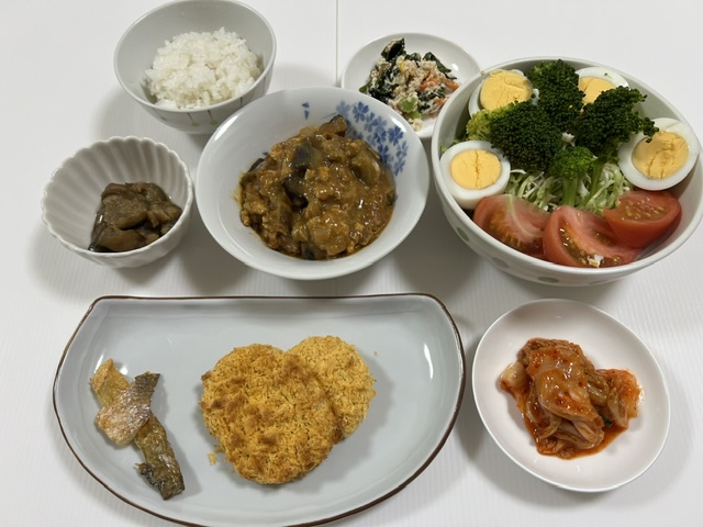 小皿に盛った料理