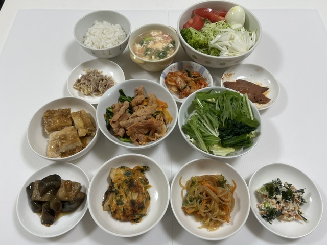 小皿に盛った料理