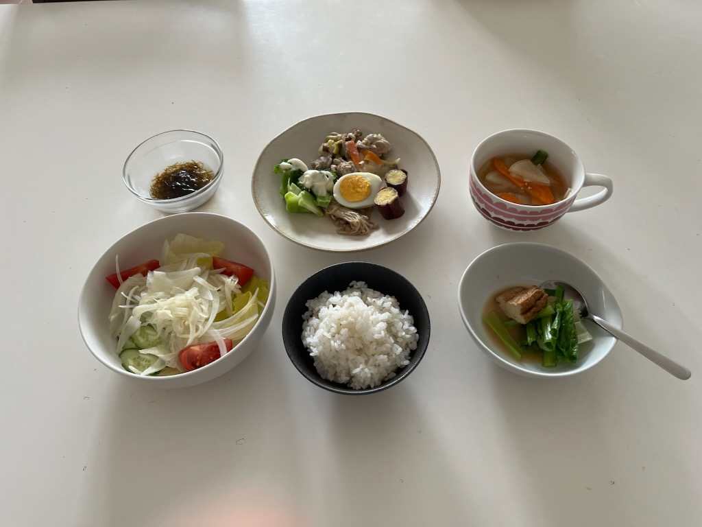 小皿に盛った料理