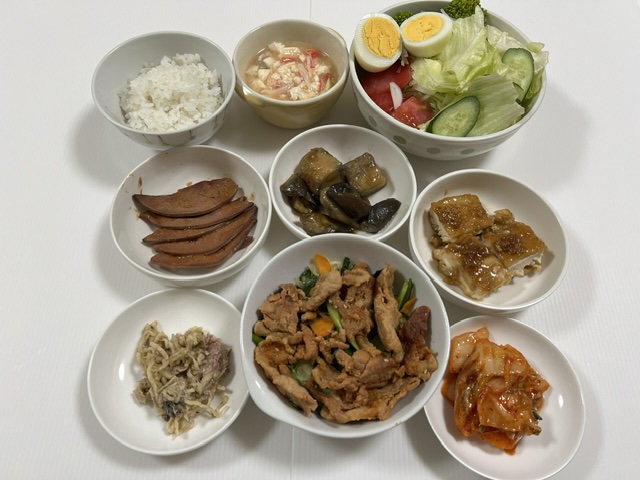 小皿に盛った料理