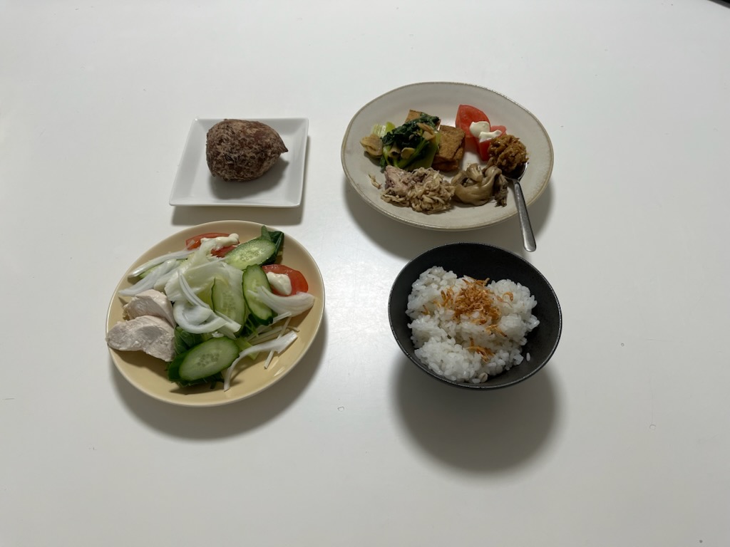 小皿に盛った料理