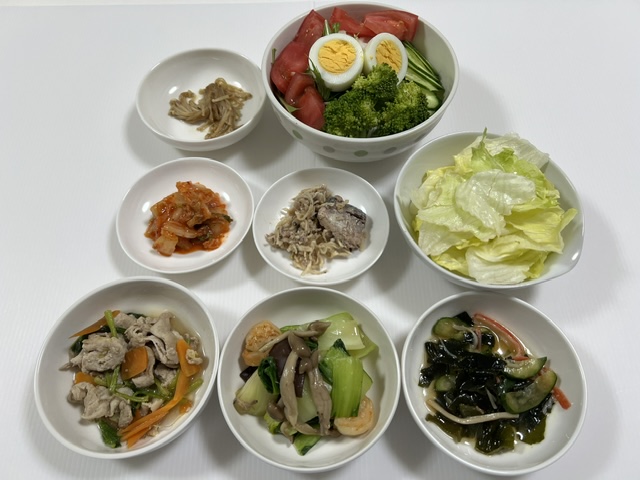 小皿に盛った料理