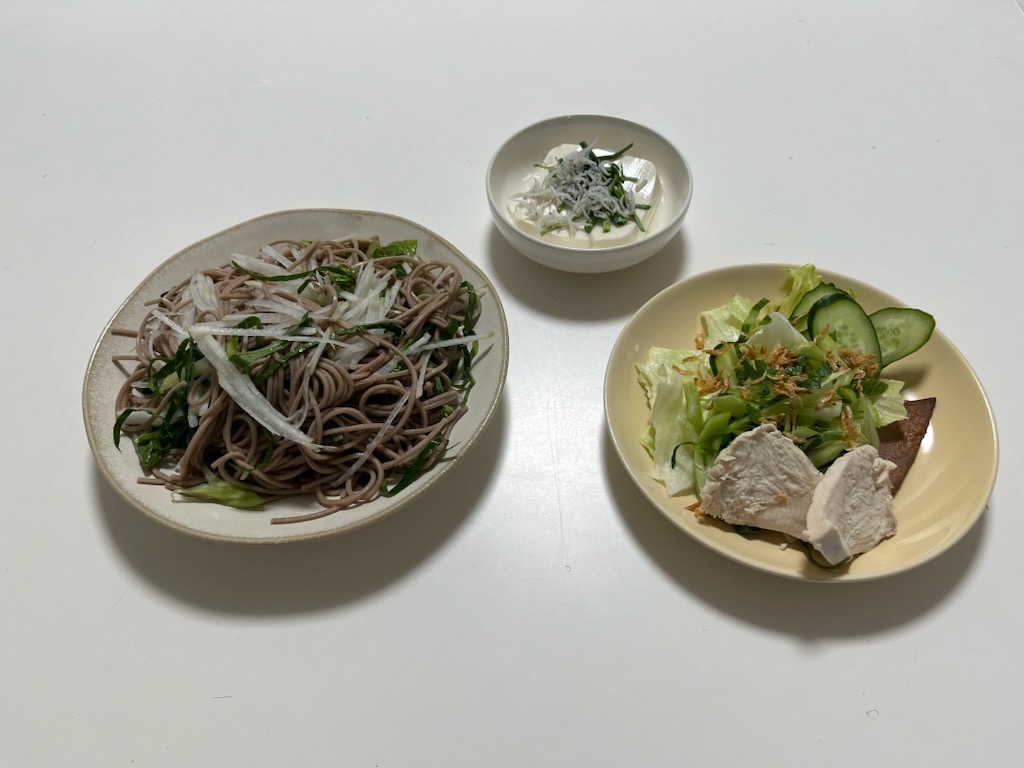 小皿に盛った料理