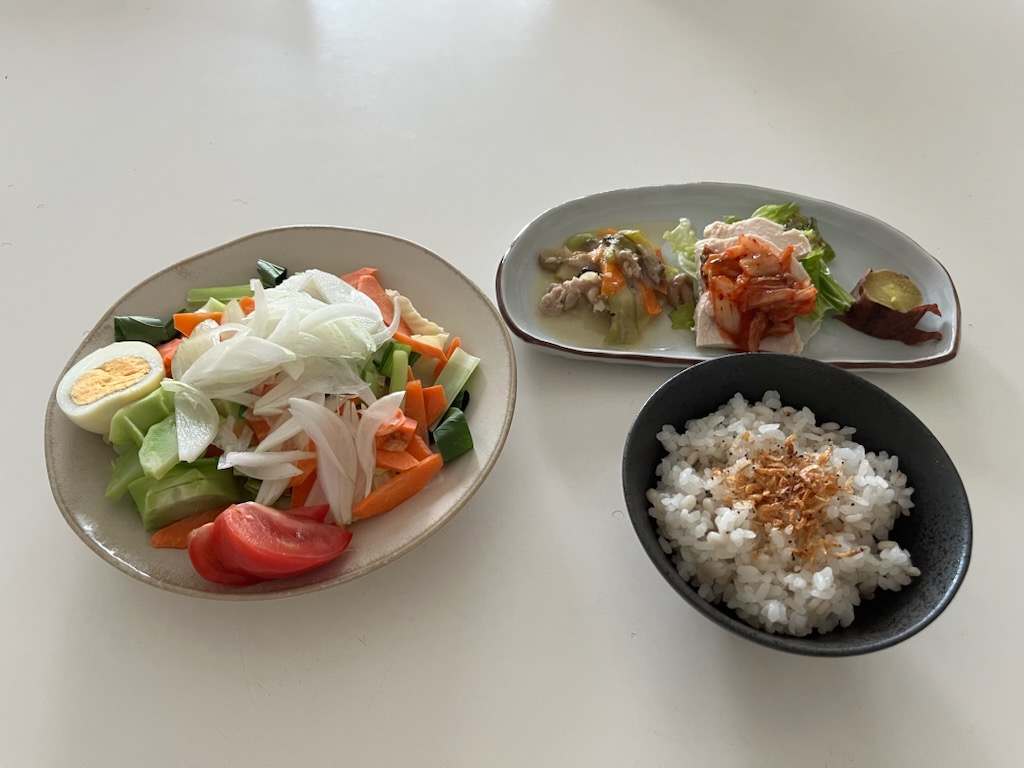 小皿に盛った料理