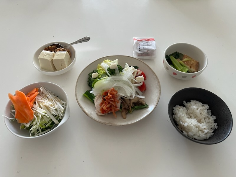 小皿に盛った料理