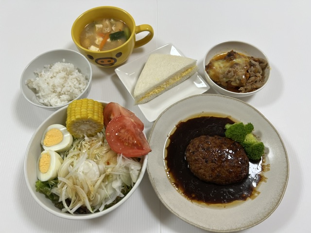 小皿に盛った料理