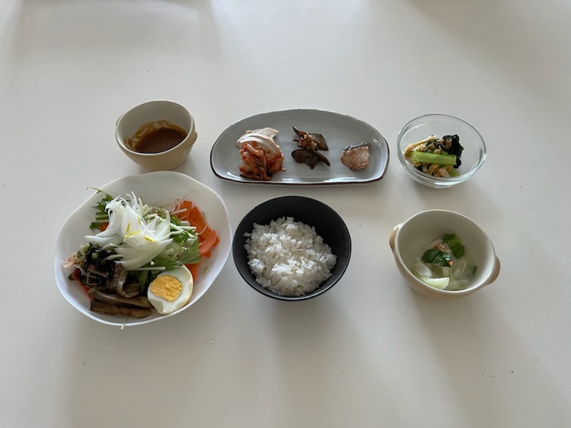 小皿に盛った料理