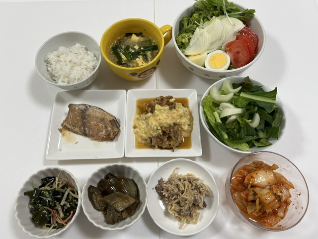 小皿に盛った料理