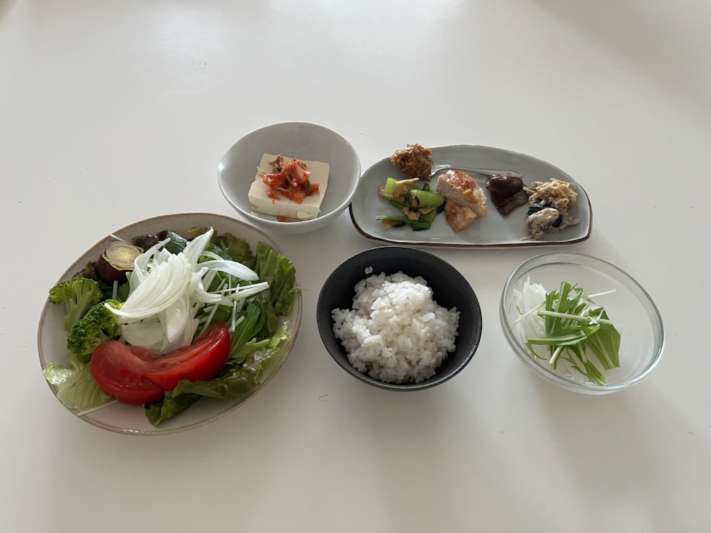 小皿に盛った料理