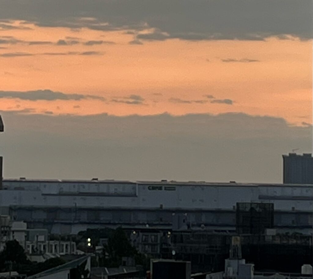 朝の空