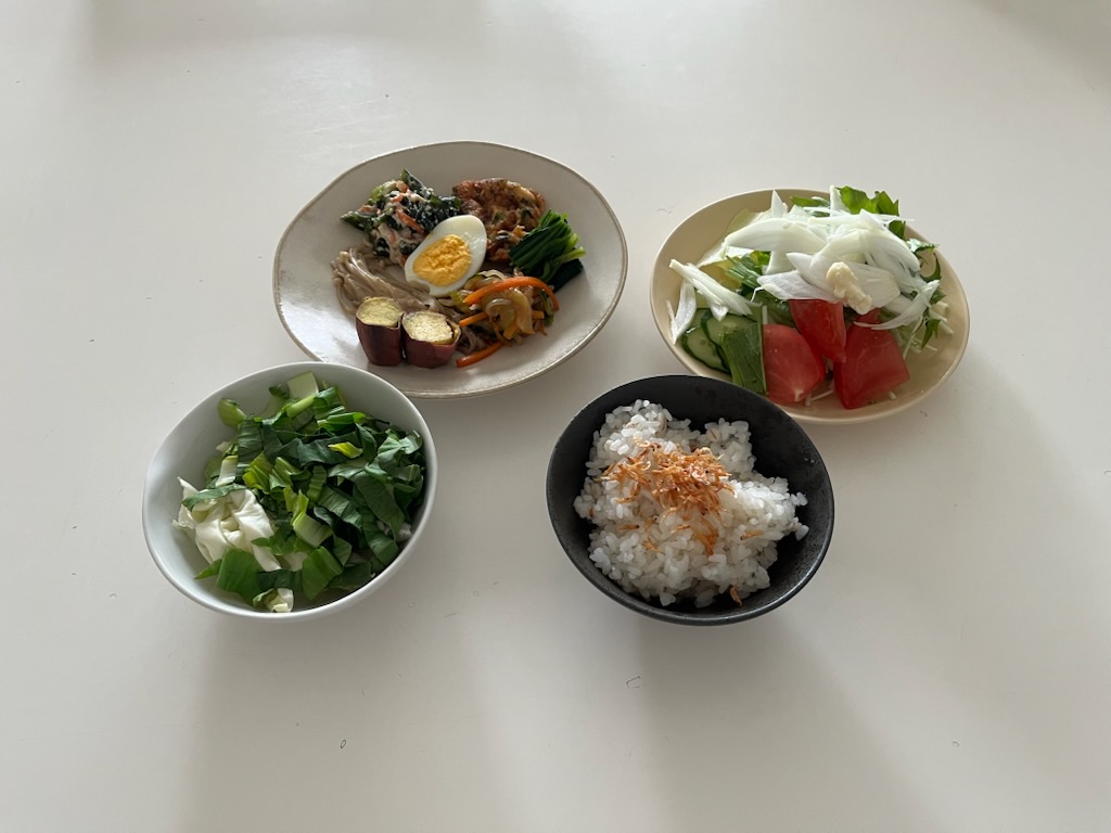 小皿に盛った料理