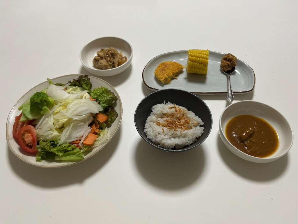 小皿に盛った料理