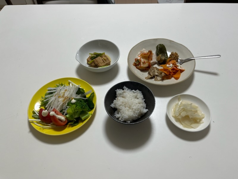 小皿に盛った料理