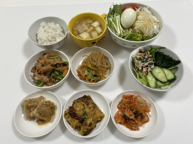 小皿に盛った料理