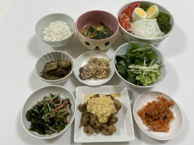 小皿に盛った料理