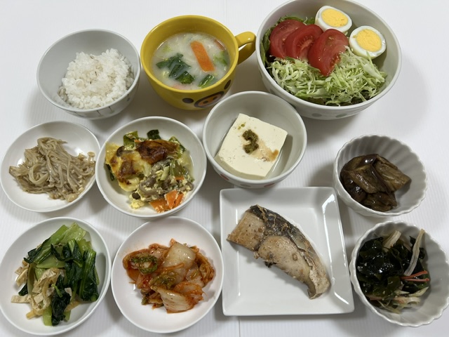 小皿に盛った料理