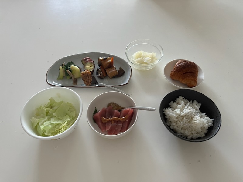 小皿に盛った料理