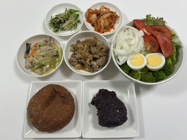 小皿に盛った料理