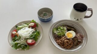 ちょっと豪華✨に、蕎麦にトッピングいろいろ😆