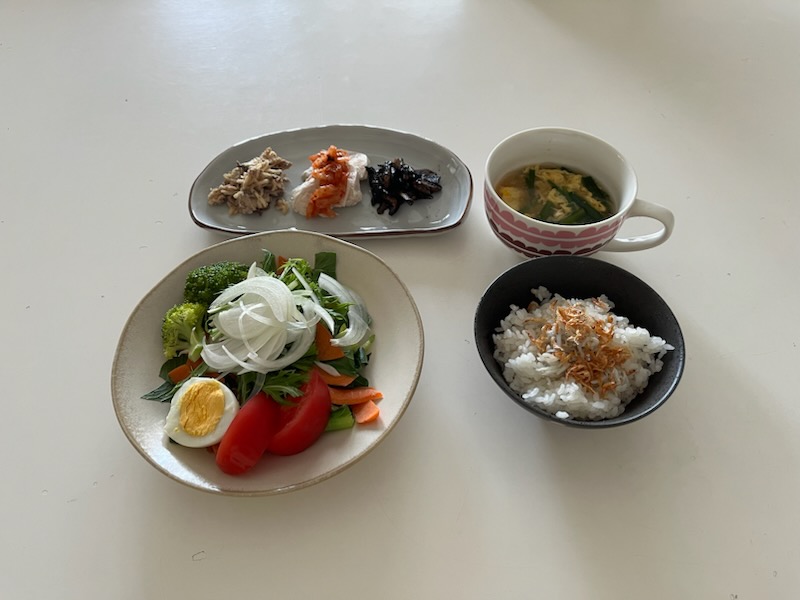 小皿に盛った料理