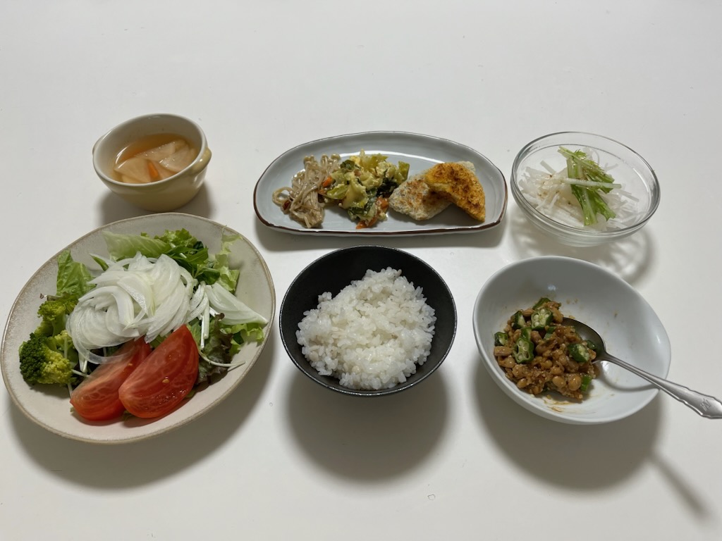 小皿に盛った料理