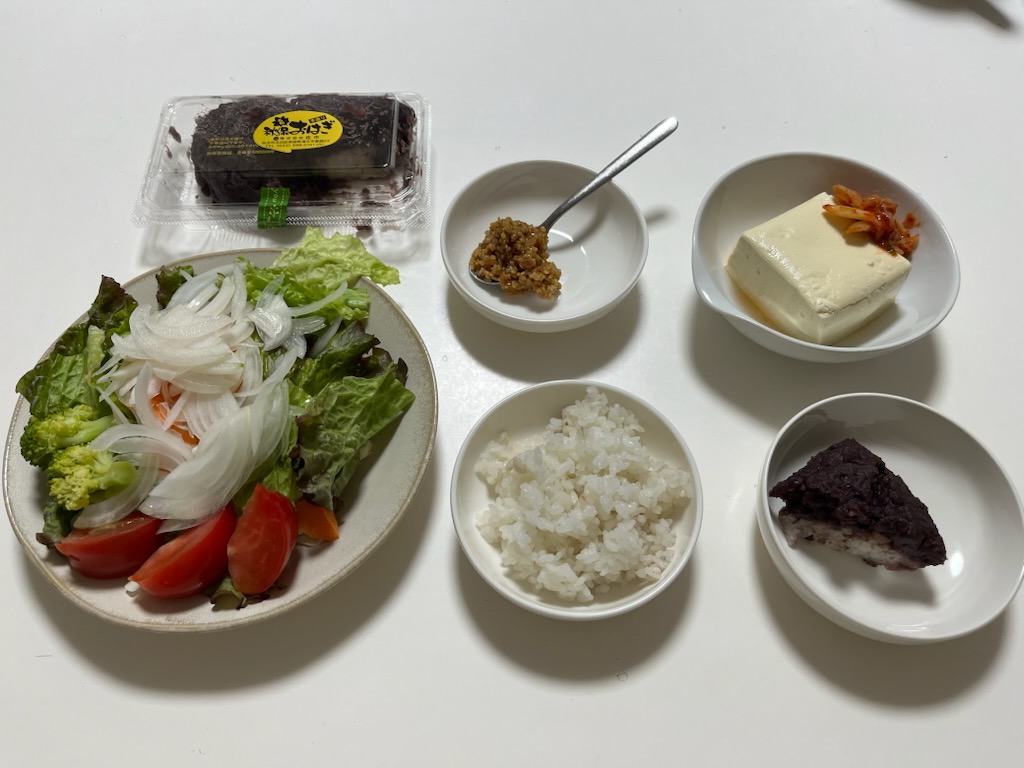 小皿に盛った料理