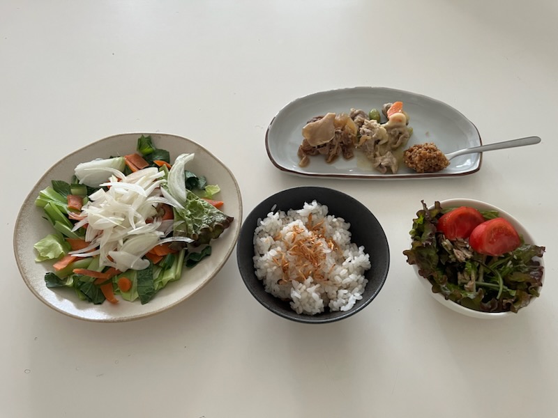 小皿に盛った料理