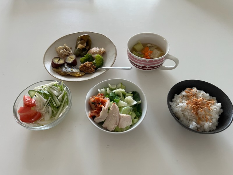 小皿に盛った料理