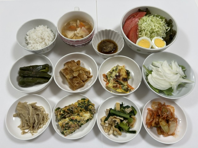 小皿に盛った料理